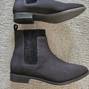 VIVAIA Square toe, water repellant Riley Pro Ankle boots, size 10.